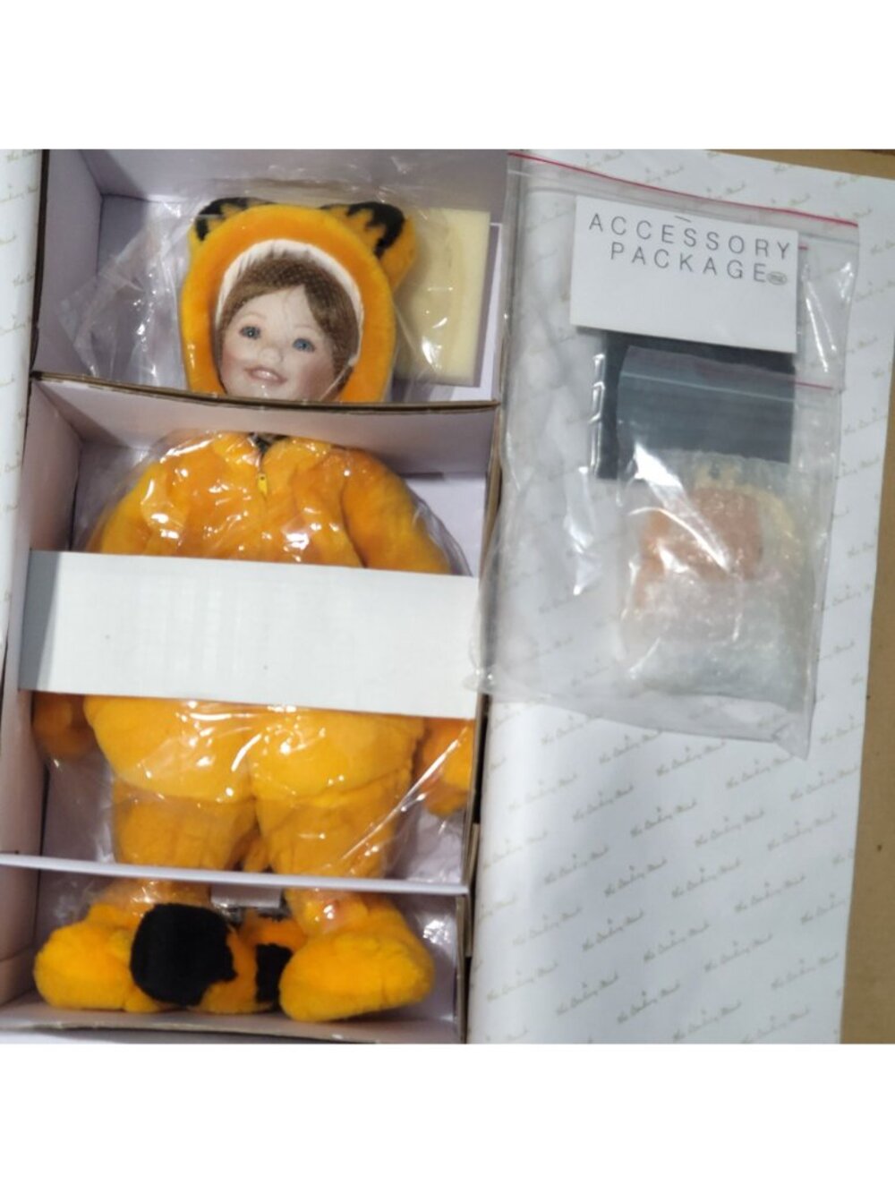 Danbury Mint Trick or Treat Garfield Porcelain Doll 1996 NIB - Picture 7 of 11